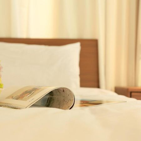 Sakuragawa Riverside Hotel - Vacation Stay 31893V Osaka Exteriör bild